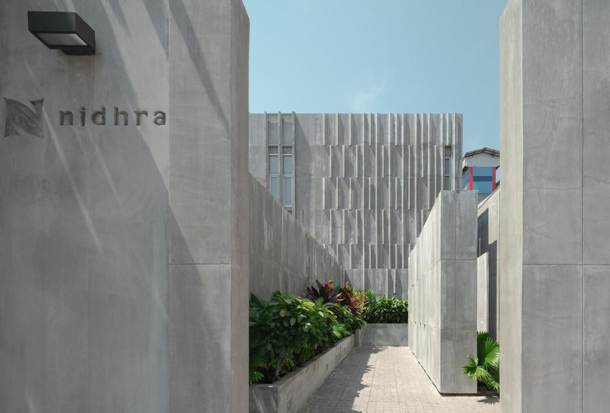 Nidhra Boutique Hotel Bangkok Sukhumvit Zewnętrze zdjęcie